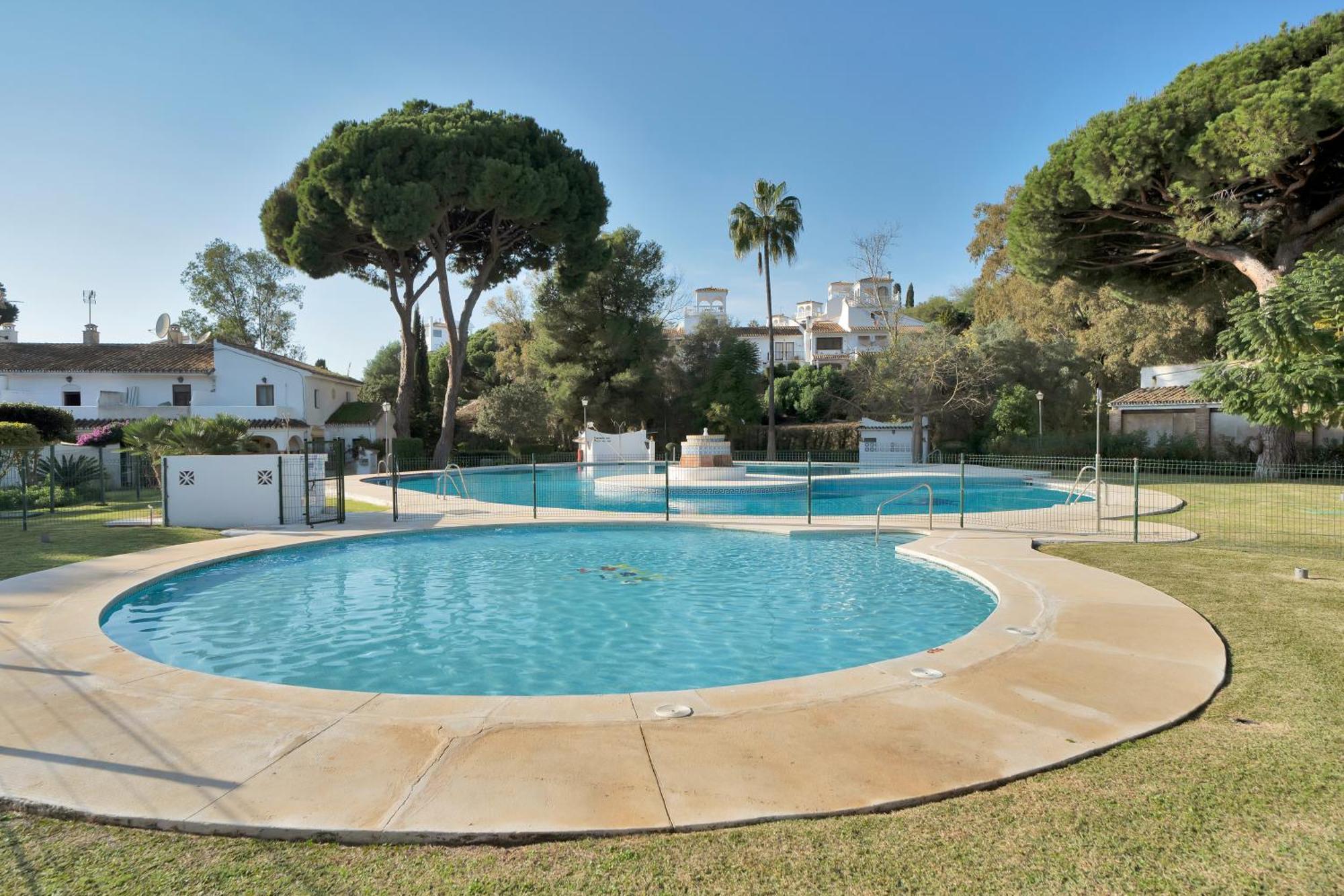 Bonita Casa Adosada En Esquina Marbella Eksteriør billede